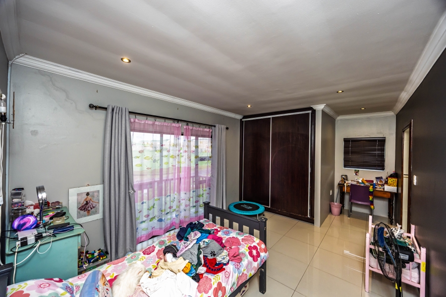 To Let 5 Bedroom Property for Rent in Cove Rock Eastern Cape